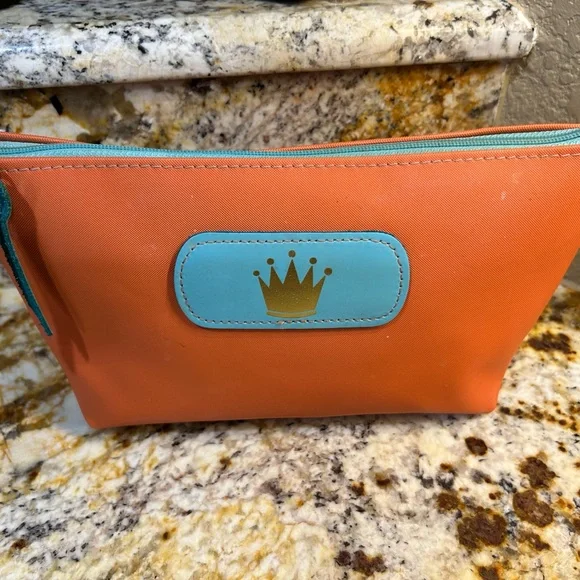 Jon Hart large/ grande makeup zipper pull bag with Crown details. - Picture 3 of 15
